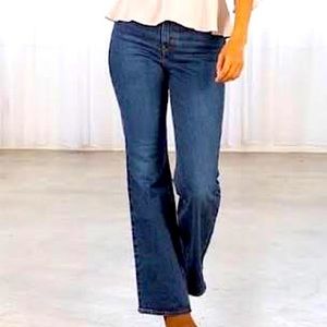 GAP | Curvy Low-Rise Flare Jeans.  Dark Denim, Relaxed fit, SO ON-TREND 🔥